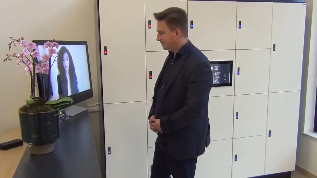The Future of Digital Reception: Human Service Meets AI